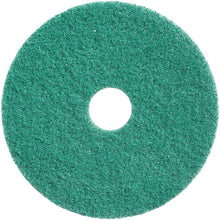 The Twister Pad, green from Diversey Deutschland GmbH & Co. OHG is a round, rough maintenance cleaning pad for stone floors with a center hole, shown here from a bird's eye view on a white background.