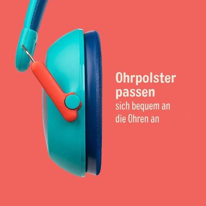 Close-up of the 3M™ Kids Hearing Protection PKIDSP-TEAL-E, teal (87-98 dB), over-ear headphones with orange details on an orange background. Text: "Ear cushions fit comfortably over the ears." Perfect as hearing protection for children.