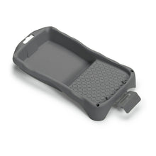 The Nölle Profi-Pinsel paint tray 16 x 31 cm made of regranulate offers a flat paint surface, a raised grid for removing excess paint, an integrated handle, and a spout - ideal for painting needs. Brand: Nölle Profi Pinsel Brush & Paintbrush Technology e.K.