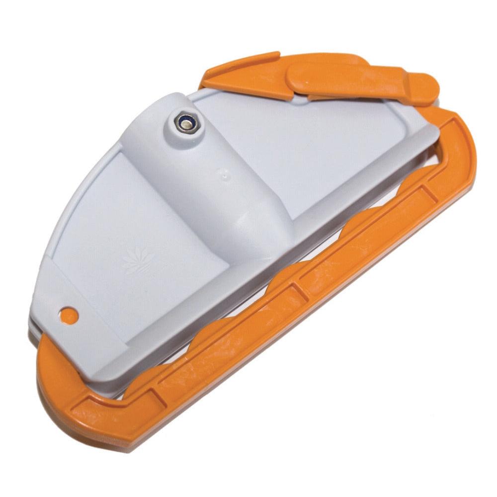 The TASKI Duo Mop Holder from Diversey Deutschland GmbH & Co. OHG is a white-orange plastic clip for fringe mops, compatible with TASKI plastic and Vario handles - ideal for professional cleaners. Package contains 1 piece.