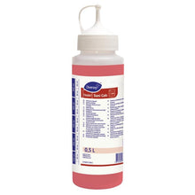 The 0.5L dosing bottle Sani Calc from Diversey Deutschland GmbH & Co. OHG features a white cap and spout, a red, multilingual label with instructions for use, for the precise dosing of the Sani Calc cleaner.