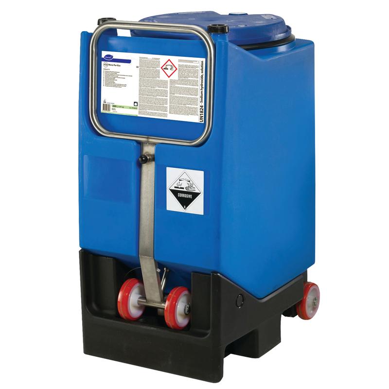 A large blue container on wheels with a metal handle and warning signs, designed for the safe transport and storage of Suma Nova Pur-Eco L6 dishwashing liquid from Diversey Deutschland GmbH & Co. OHG for commercial dishwashers.