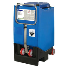 A large blue container on wheels with a metal handle and warning signs, designed for the safe transport and storage of Suma Nova Pur-Eco L6 dishwashing liquid from Diversey Deutschland GmbH & Co. OHG for commercial dishwashers.