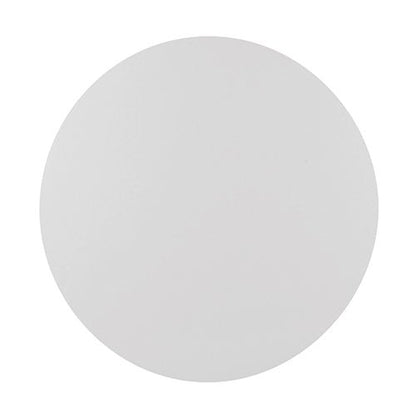 A clear, continuous white circle with a smooth edge, centered on white – an allusion to the classic PAPSTAR 100 cake bases made of round white cardboard with a smooth edge from PAPSTAR GmbH.