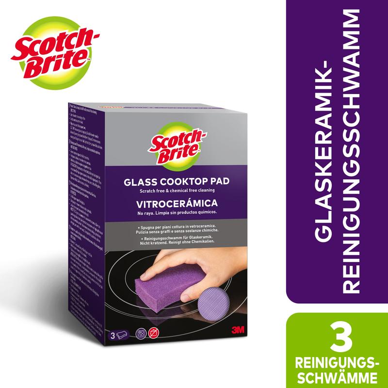 The 3M Deutschland GmbH Scotch-Brite™ Glass Ceramic Cleaning Sponge pack contains 3 sponges, is branded with product branding and multilingual text, and shows use on cooktops for effective cleaning of glass ceramic surfaces.
