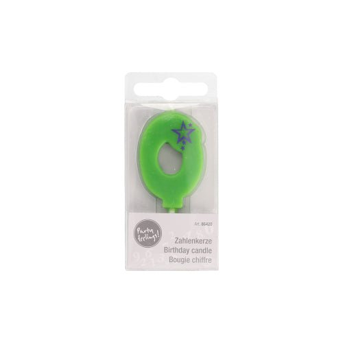 The green mini number candle by PAPSTAR GmbH with a diameter of 6.8 cm and the number zero has a purple star design and is delivered in a transparent box with the multilingual inscription "Birthday Candle" – ideal for your birthday decoration.