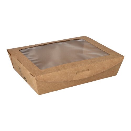 The PAPSTAR 40 delicatessen boxes made of brown cardboard with a PLA viewing window "pure" are rectangular, environmentally friendly, and from PAPSTAR GmbH. The closed box lies on a white background and shows the contents through the clear window.