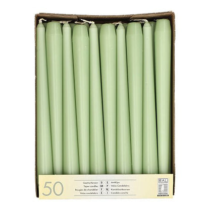 Box with 50 Starpak taper candles (Ø 2.2 cm, 25 cm), light green, vertically arranged in two rows, with a bottom label with quantity and product information.
