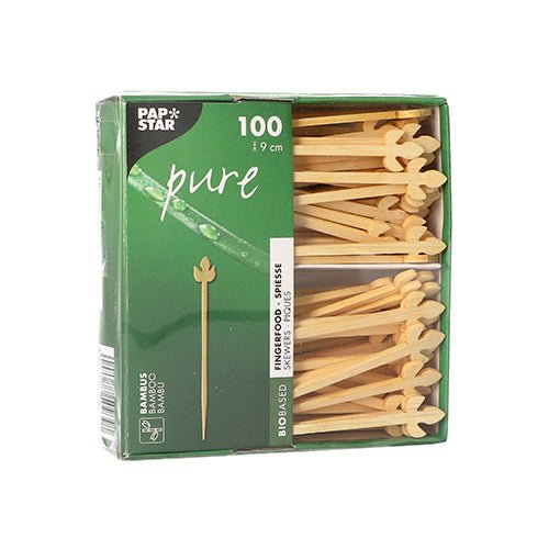 The green box "PAPSTAR 100 finger food picks pure" from PAPSTAR GmbH contains 100 heart-shaped, 9 cm long picks – ideal for parties and events. The sticks are visible through a window on the right side of the box.