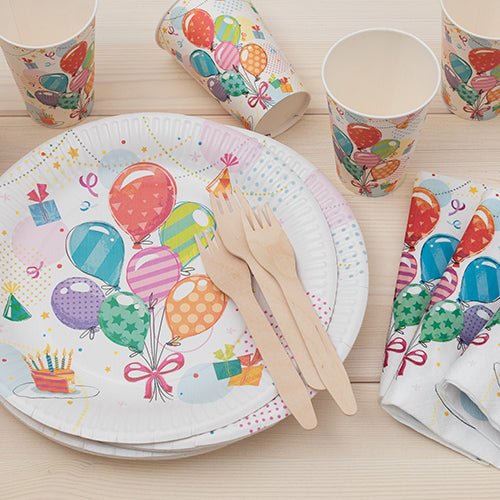 PAPSTAR 10 cardboard drinking cups (0.2 L, Ø 7 cm · 9.7 cm) from PAPSTAR GmbH are presented with matching plates, napkins, and wooden cutlery on light wood. This cheerful balloon and confetti tableware is perfect for birthday parties.