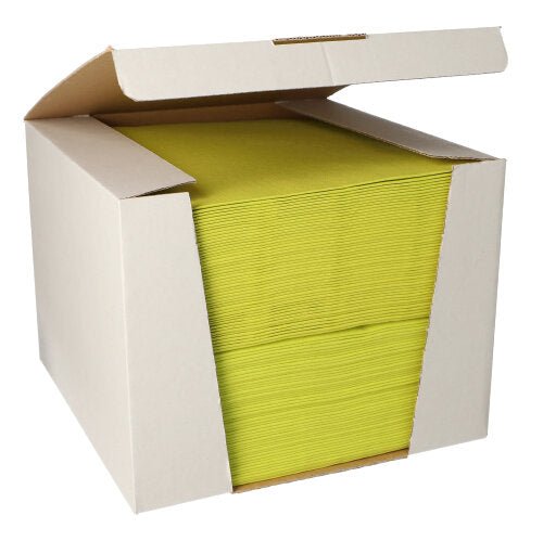 In an opened box, there is a stack of 100 PAPSTAR napkins "ROYAL Collection" 1/4-fold (40x40 cm) of PAPSTAR GmbH, made of high-quality material for an elegant touch.