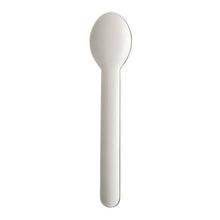 Against a white background, an eco-friendly, white PAPSTAR spoon made of paper "pure" (15.5 cm, 20 pieces) by PAPSTAR GmbH can be seen.