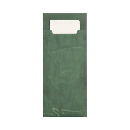 The PAPSTAR 520 cutlery bags from PAPSTAR GmbH (20 x 8.5 cm) are made of high-quality material and contain a matching, 2-ply napkin (33 x 33 cm); A cutout at the top facilitates access to the napkin.