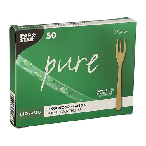 A green box with 50 bamboo finger food forks "pure" from PAPSTAR GmbH, each 9.5 cm, with environmentally friendly bamboo forks and a dew-covered leaf motif. Ideal for sustainable events and conscious hosting.