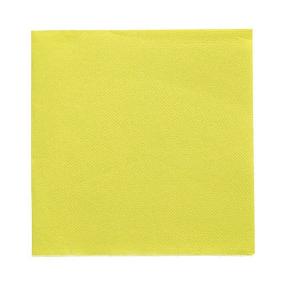 The 20 napkins “DAILY Collection” (1/4-fold, 32x32 cm) by PAPSTAR GmbH in yellow present themselves on a white background – ideal for adding color to your table decoration.