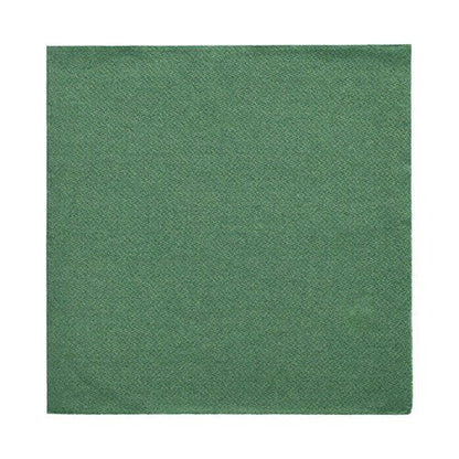 A green square napkin from the PAPSTAR 50 Napkins “DAILY Collection” (32 x 32 cm, 1/4 fold) by PAPSTAR GmbH is presented on a white background, highlighting its simple elegance.