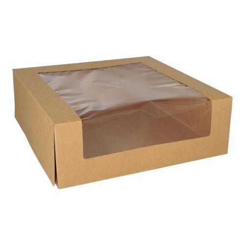 The 25 cake boxes with lids from PAPSTAR GmbH have an environmentally friendly PLA window – ideal for packaging cakes or pastries. The box is closed and empty.