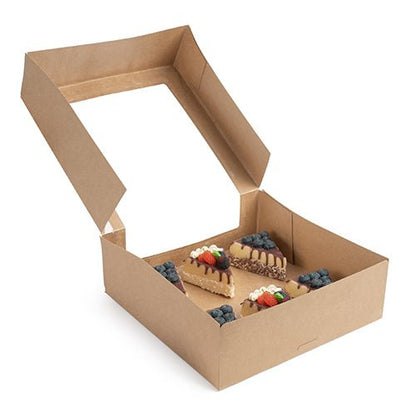 The PAPSTAR 25 cake boxes with lids rectangular with PLA window from PAPSTAR GmbH contain four decorated cake pieces with whipped cream and various fruits, nicely arranged in the environmentally friendly packaging.