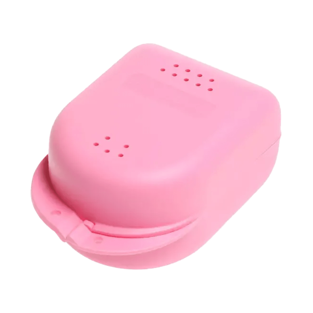 The AMPri PP Dental braces box for children from AMPri Handelsgesellschaft mbH, available in various colors, is made of durable polypropylene and features small ventilation holes in the lid, as well as a curved edge that ensures a secure snap closure.