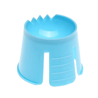 A claw-shaped tool made of polypropylene with a rounded base and open slots for hair placement, described here as the “AMPri PP disposable dappen dish” by AMPri Handelsgesellschaft mbH.
