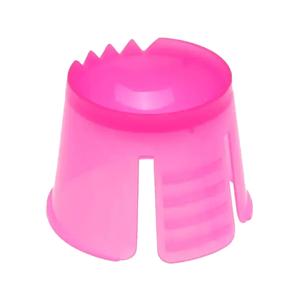 The AMPri PP disposable dappen dish is a pink polypropylene tool for sectioning hair. It has a round shape with serrated top edges and slots at the base for holding hair sections. This product is manufactured by AMPri Handelsgesellschaft mbH.