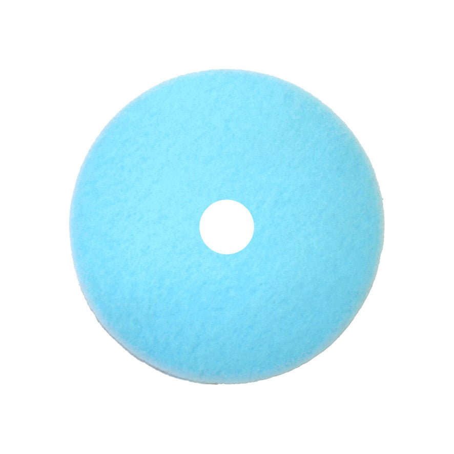 Pictured is a round, light blue Arcora Ultra-High-Speed Pad Blue-Shine from Arcora International GmbH with a center hole, suitable for all floor coatings, on a white background.