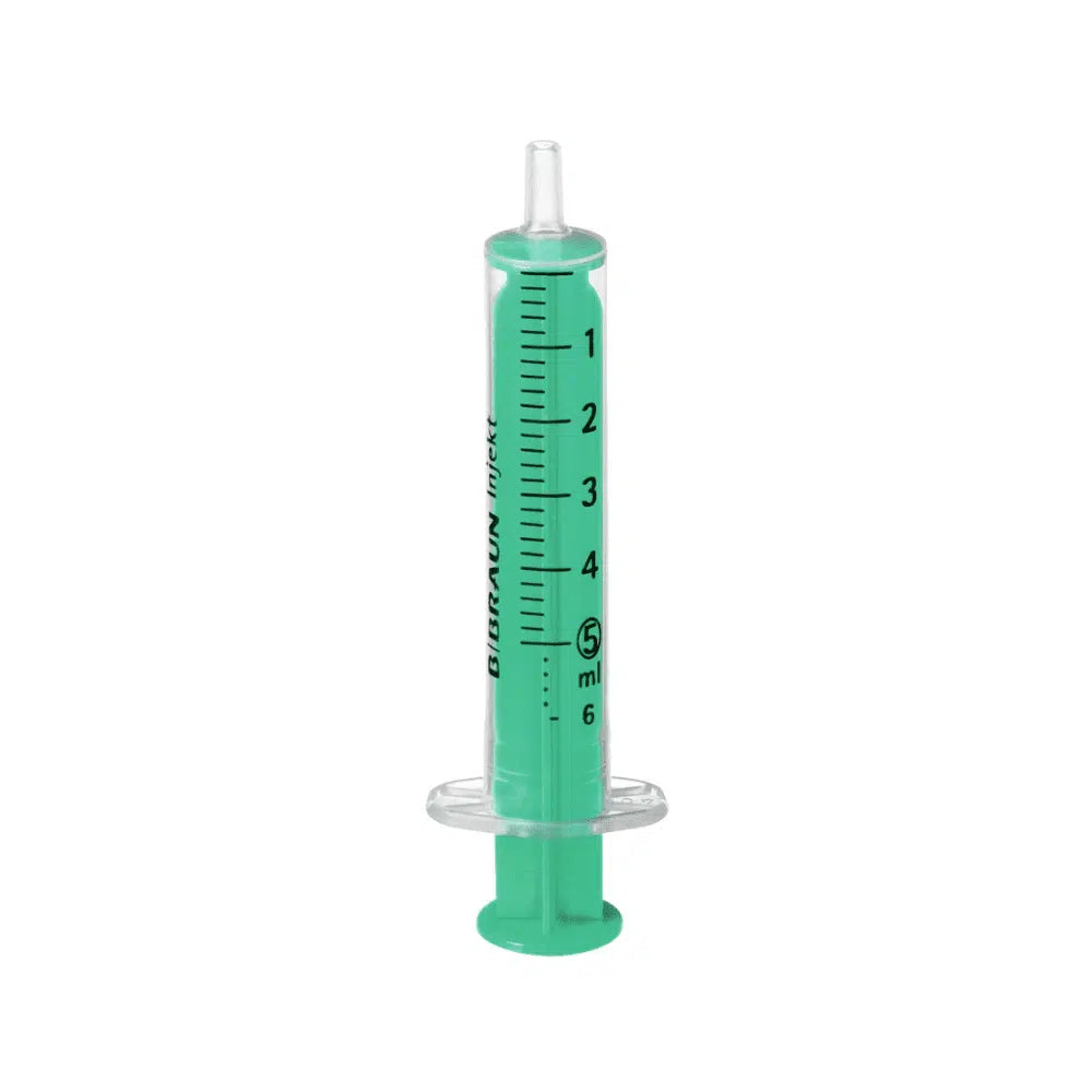 A B. Braun Injekt® Luer Solo disposable syringe with Luer fitting, eccentric syringe from B. Braun Deutschland GmbH & Co. KG, with a translucent green design with clearly marked measurements from 1 to 5 milliliters, a flat plunger, and an eccentric Luer fitting conical tip. The syringe is needle-free and is displayed against a plain white background.