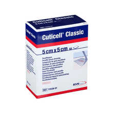 Box with BSN Cuticell® Classic sterile ointment dressing with paraffin from BSN Medical GmbH, 5 cm x 5 cm in size, ideal for draining wounds. The packaging contains product details in several languages and the reference number 72538-01.