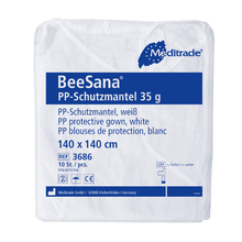 Packaging for the Meditrade BeeSana® PP protective gown 35g, a white protective gown for hospital use by Meditrade GmbH. The packaging measures 140 x 140 cm and is ideal for single use. It contains a total of 100 pieces per package.