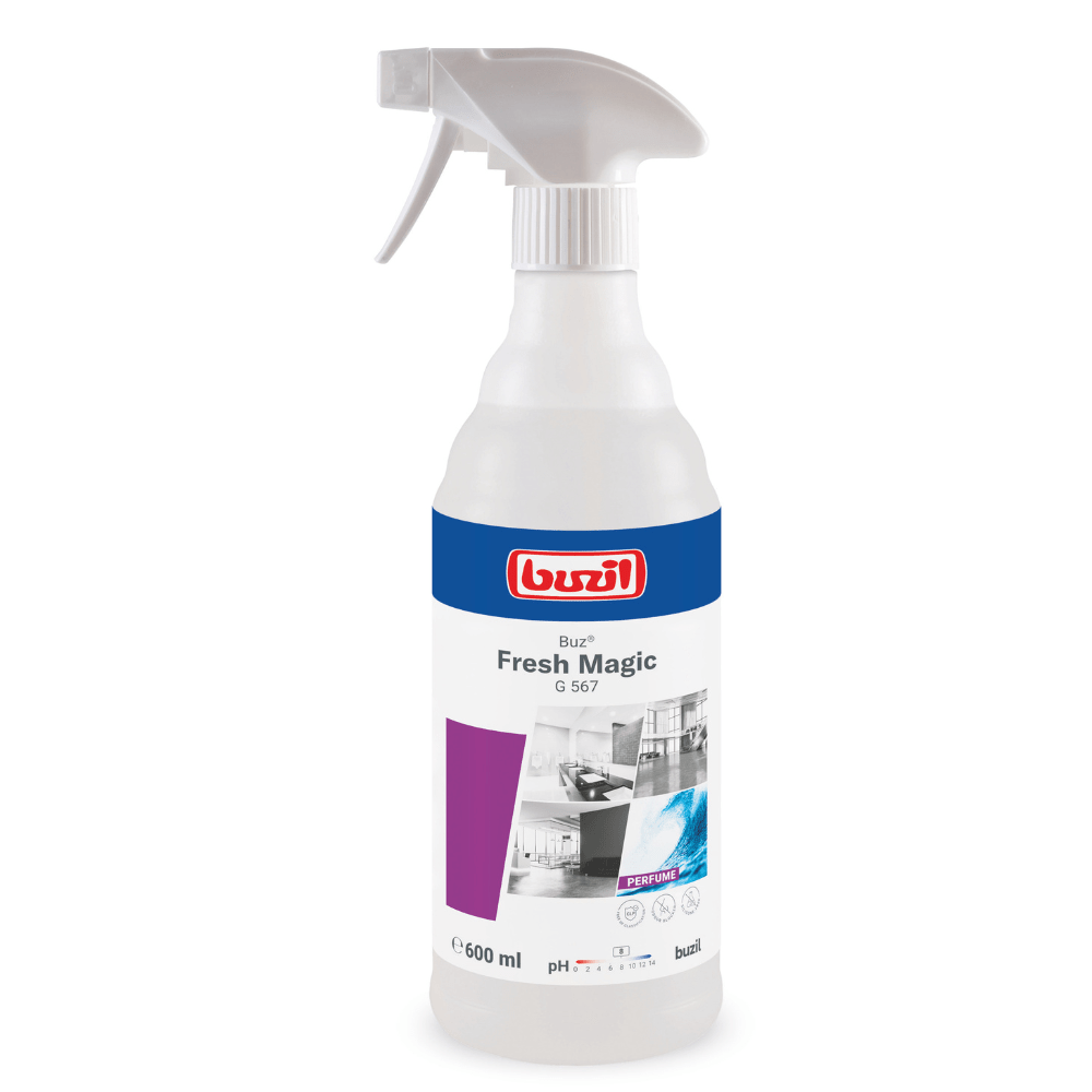 Transparent spray bottle with the inscription "Buzil Buz® Fresh Magic G 567 Ready-to-use room spray with active odor blocker" in blue and violet design. This 600 ml product from BUZIL-WERK Wagner GmbH & Co. KG contains the active odor blocker technology for powerful cleaning, with images of kitchen and bathroom highlighting the superior cleaning capabilities.