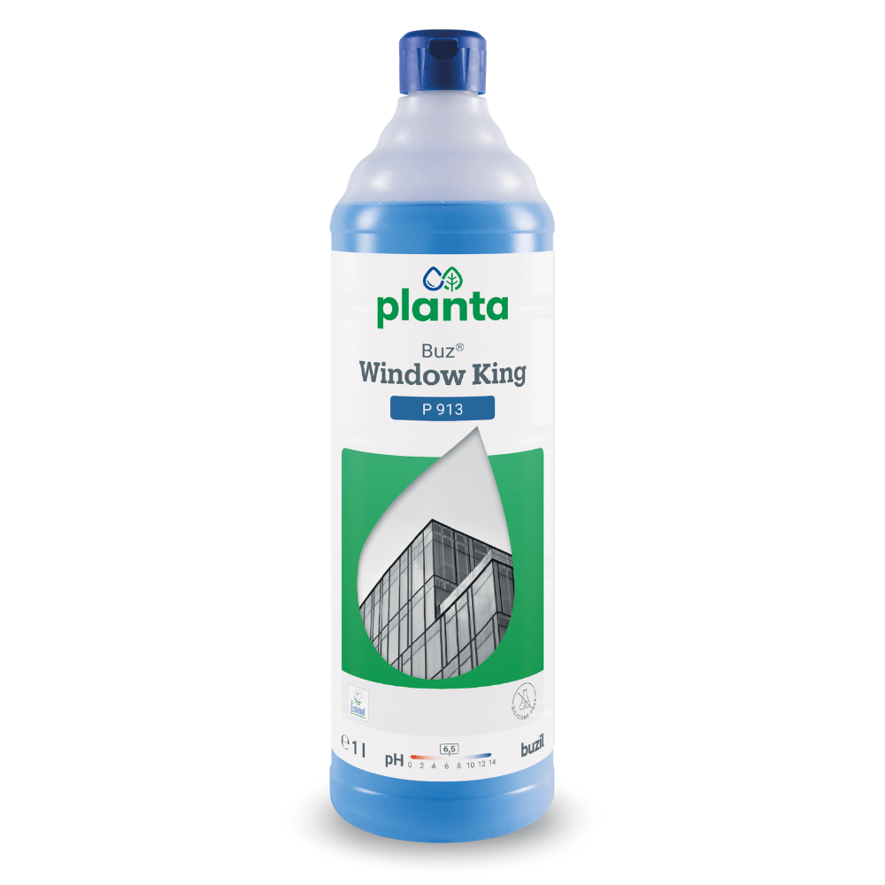 The Buzil Buz® Window King P 913, a product of BUZIL-WERK Wagner GmbH & Co. KG, is presented with the EU Ecolabel. The label shows a building facade within a droplet-shaped border and indicates the environmentally friendly glass and window cleaner concentrate with anti-dirt effect. The predominantly white-blue bottle has a capacity of 1 liter.