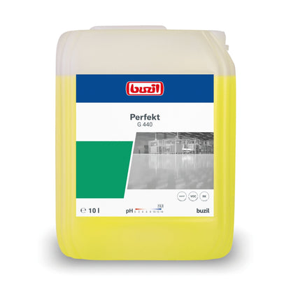 A 10-liter container of the alkaline intensive power cleaner Buzil Perfekt G 440, designed for oil and grease-containing surfaces, is adorned with the red-white logo of BUZIL-WERK Wagner GmbH & Co. KG. The label features a picture of a clean, shiny floor alongside the product name. The container is partially filled with a yellow liquid.