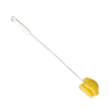 The PUMPKANNENBÜRSTE of Haug Bürsten KG, with its 450 mm long colorful handle and foam tip, is perfect for cleaning bottles and hard-to-reach areas - ideal for thorough cleaning in the hospitality industry.