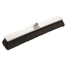 The large area broom arenga medium (600x72x65mm) from Haug Bürsten KG with medium-hard, dark arenga bristles and a white plastic body is ideal for large areas; central handle connection included. Box of 5 pieces.
