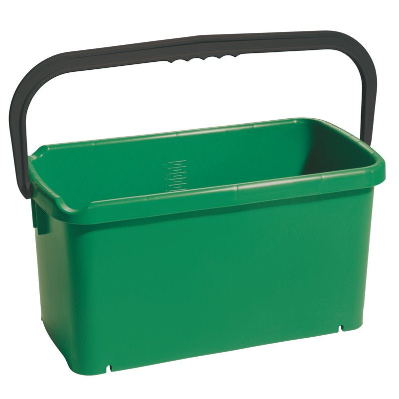 The Haug Bürsten KG bucket, square, made of green polypropylene (20L, 480x235x230mm) with a black handle and internal measuring scale, is ideal for transporting liquids or cleaning agents.