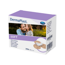 A box of Hartmann DermaPlast® SOFT plasters with 200 pieces, each 22 mm wide, for sensitive skin. The packaging features a couple in love and text referring to Paul Hartmann AG.