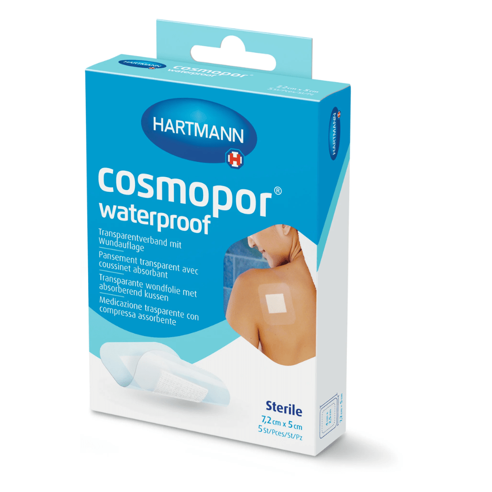 Image of a blue-white box with Hartmann Cosmopor® Waterproof wound dressing, waterproof, 7.2 x 5 cm | Pack (5 pieces) by Paul Hartmann AG. The box shows a transparent wound dressing applied to a person's shoulder. The specified dimensions are 7.2 cm x 5 cm. The box also highlights that the absorbent wound dressing is waterproof.