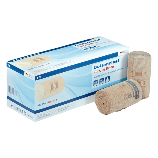 In the picture, there is a box labeled „Holthaus Cottonelast® Short-stretch Bandage“ with two rolled bandages included. The box contains 10 pieces of short-stretch compression bandages measuring 10 cm x 5 m. These medical products from Holthaus Medical GmbH & Co. KG are made of 100% cotton and are crafted from beige fabric with blue seams.