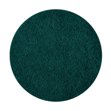 A Kiehl Woodmaster-Pad-Fine sanding pad grit 120 round from Johannes Kiehl KG, round and dark green with a textured surface and even edges, stands on a white background - ideal for precise woodworking.