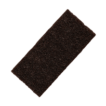 The Kiehl cleaning pad brown, very hard (12 x 25 cm, 1 piece) from Johannes Kiehl KG, a robust cleaning tool, is rectangular and depicted on a white background.
