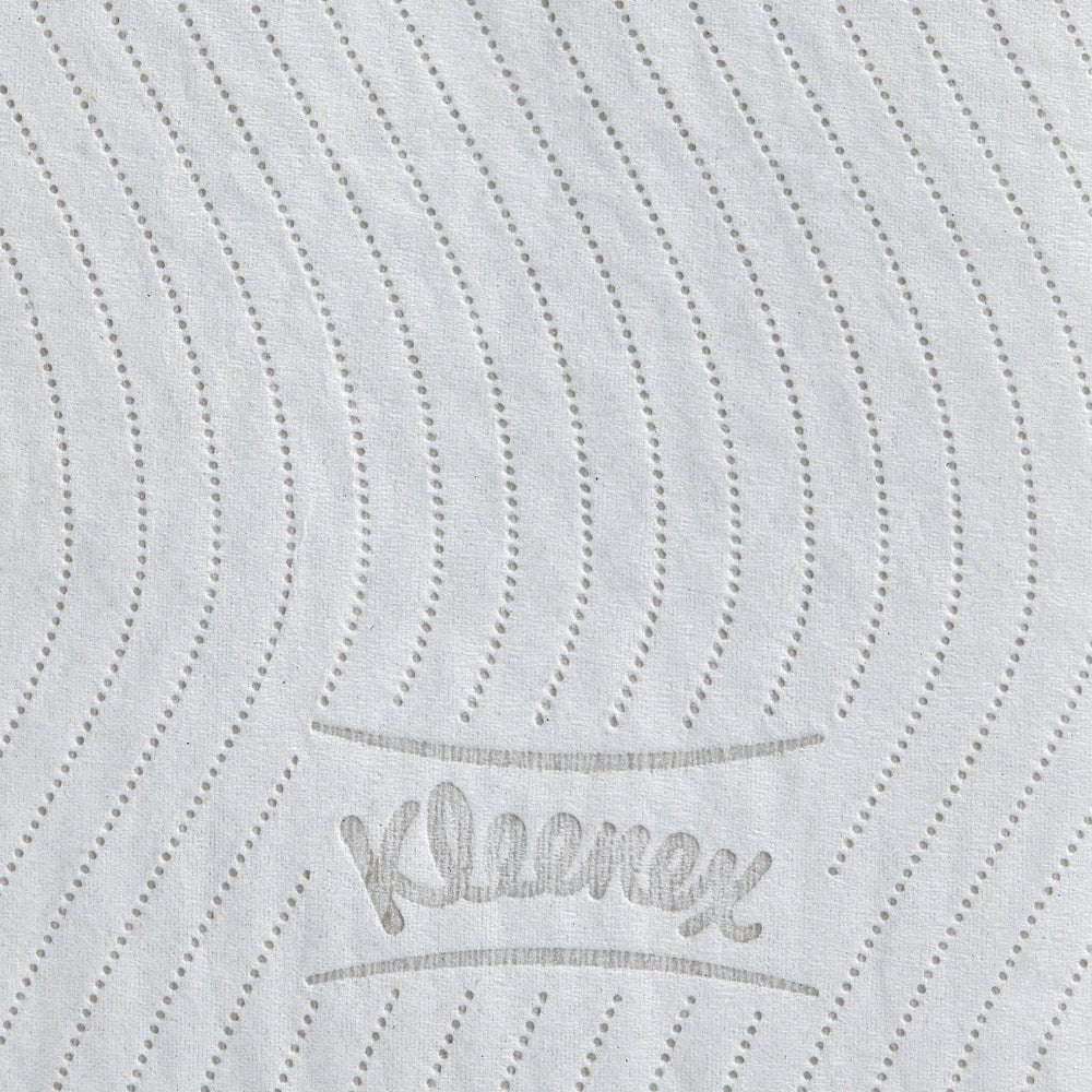 The close-up of a white Kleenex® toilet paper roll from Kimberly-Clark GmbH shows dotted, wavy lines and the gray embossed "Kleenex" lettering, highlighting the high-quality texture of this 8-pack carton (12 small rolls at 250 sheets each).