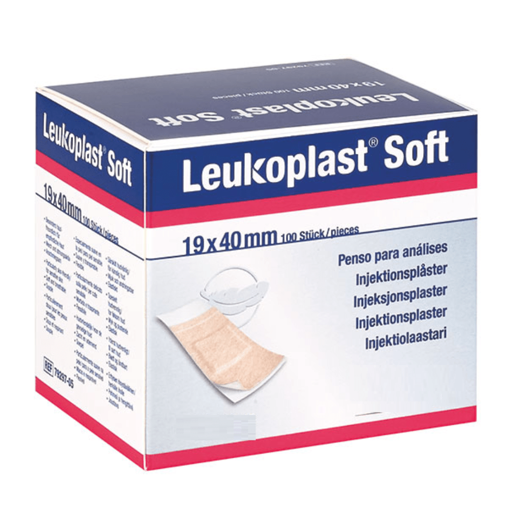 Package of Leukoplast Injection Plaster Soft Strips, size 19 x 40 mm, contains 100 plasters. These skin-friendly and latex-free injection plasters are manufactured by BSN Medical GmbH and feature multilingual packaging as well as an image of a plaster.