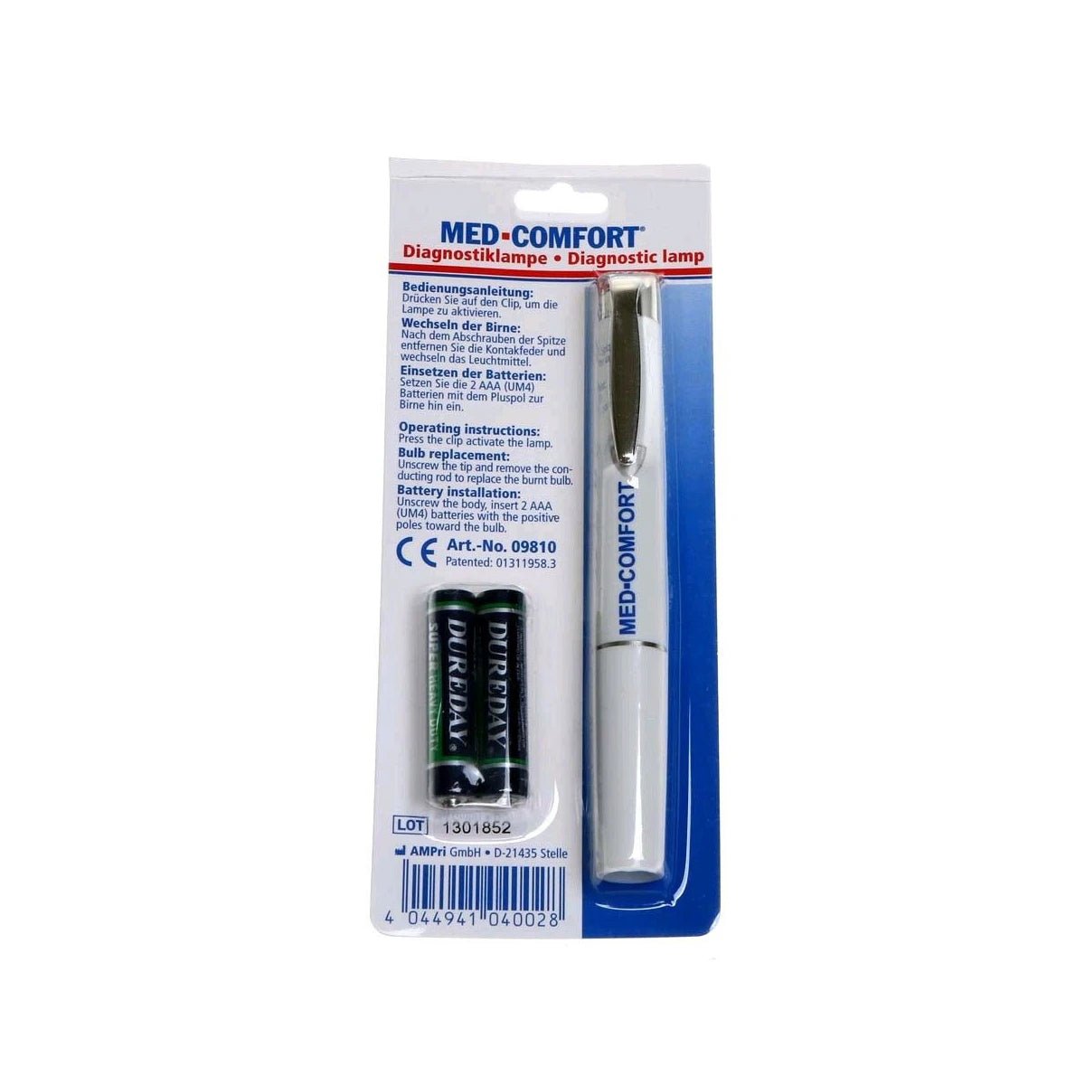 The Med-Comfort diagnostic light (white) from AMPri Handelsgesellschaft mbH is delivered in a plastic package with a pen-shaped lamp and long-lasting batteries; instructions and product details are printed on the package.