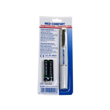 The Med-Comfort diagnostic light (white) from AMPri Handelsgesellschaft mbH is delivered in a plastic package with a pen-shaped lamp and long-lasting batteries; instructions and product details are printed on the package.