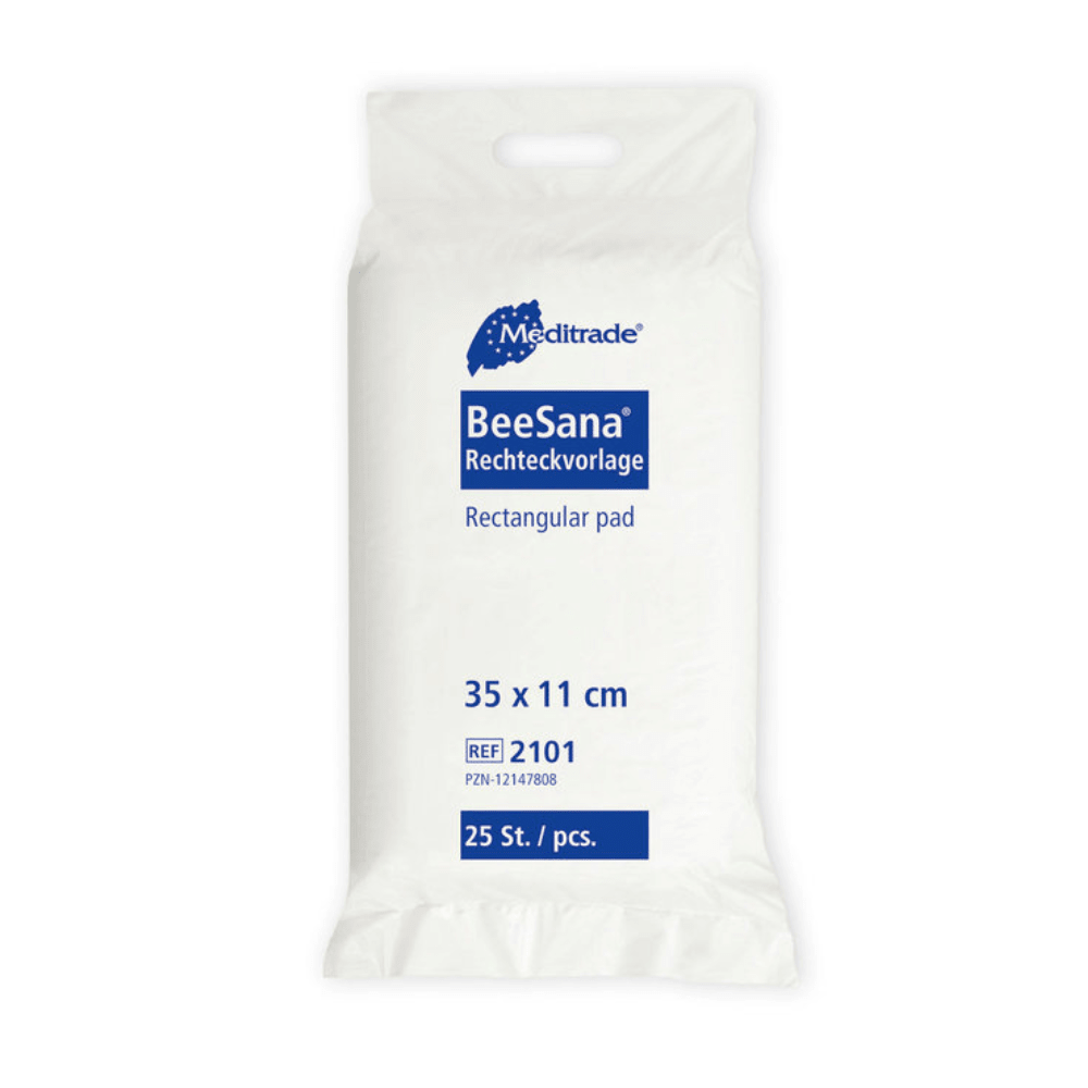 A sealed white plastic package with the inscription “Meditrade BeeSana® rectangle pad, 11 x 35 cm | pack (25 pieces)” in blue lettering, indicating a size of 35 x 11 cm and a quantity of 25.