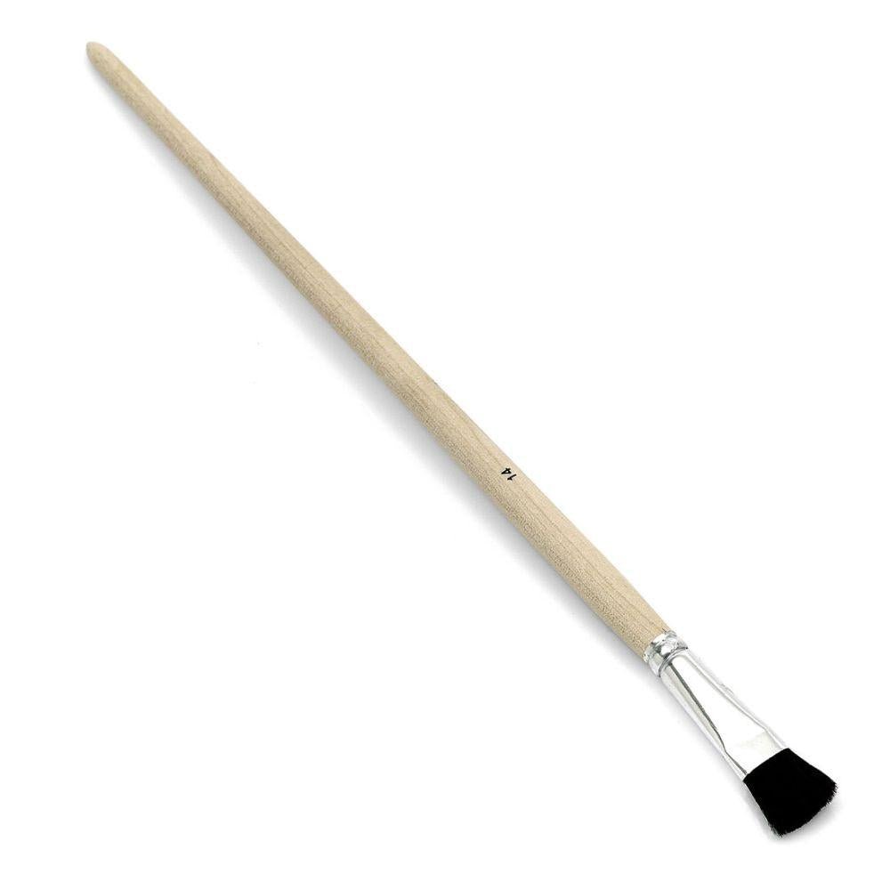 The Nölle Profi-Gussow brush has a long, light wooden handle with flat black ox hair bristles, secured by a shiny white metal ferrule, elegantly standing out diagonally against a plain white background.