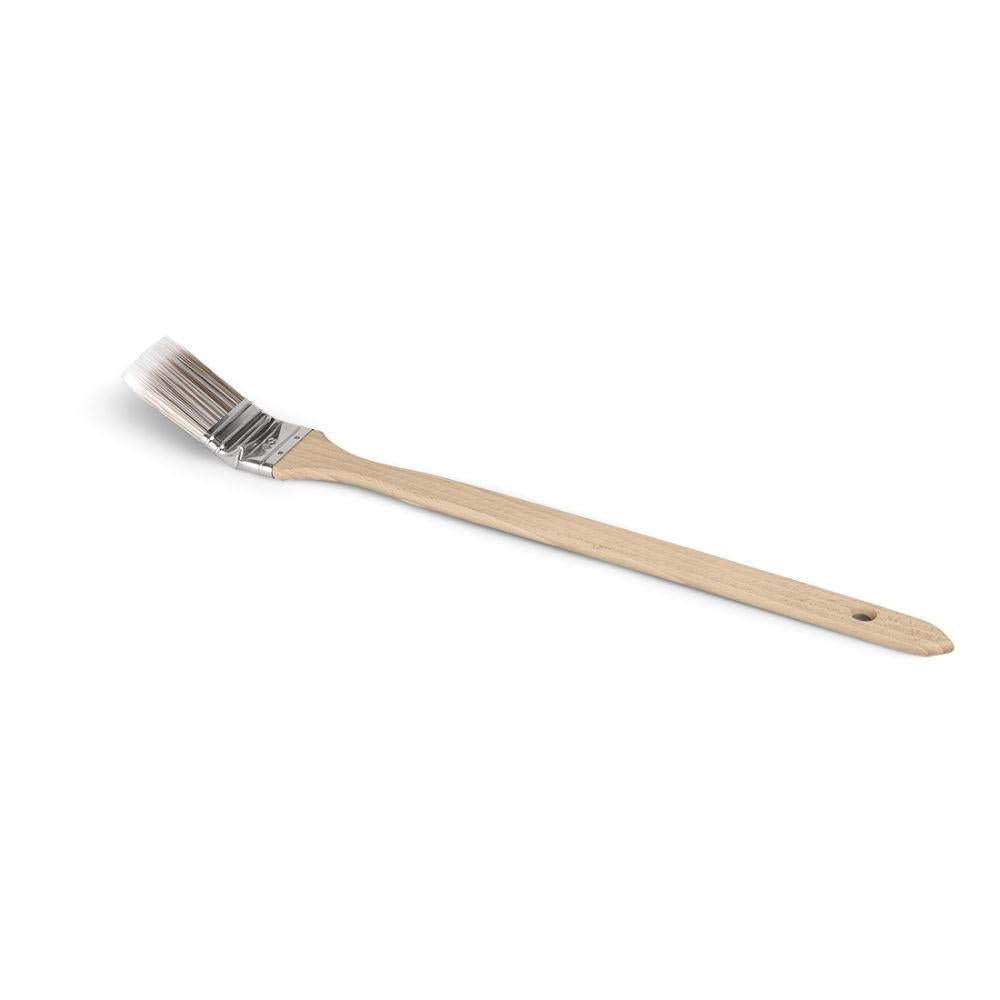 The Nölle Profi Brush Prestige radiator brush from Nölle Profi Brush Bürsten- & Pinseltechnik e.K. features a long wooden handle and high-quality, angled synthetic bristles. The rust-free ferrule secures the bristles, and the handle has a practical hanging hole – perfect for precise painting work.