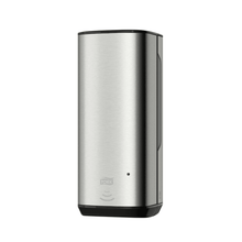 We present the Tork 460009 Skincare Dispenser with Intuition Sensor from the Image Line S4. This dispenser features an elegant, modern design with a stainless steel surface and an advanced Intuition Sensor. It has a practical sensor display on the front and a black base, making it ideal for commercial and private environments. Presented by TORK, part of Essity Professional Hygiene Germany GmbH.