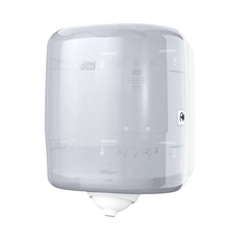 The Tork Reflex™ 473190 single sheet centerfeed dispenser M4, a transparent, wall-mounted paper towel dispenser from TORK – Essity Professional Hygiene Germany GmbH, features a round opening at the bottom. With a lock on the right side and the ability to hold a single roll, it helps minimize cross-contamination. Its CO2-neutral design prominently displays the brand name 'TORK' on the front and appeals to environmentally conscious users.