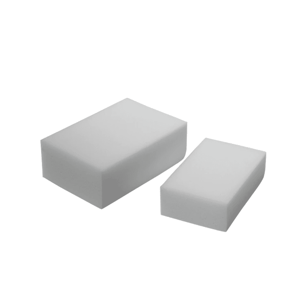 Two Vileda Miraclean dirt-removal sponges from Vileda GmbH with a smooth, white, rectangular design on a plain background, with one sponge being larger than the other. These are perfect for effortlessly removing stains.